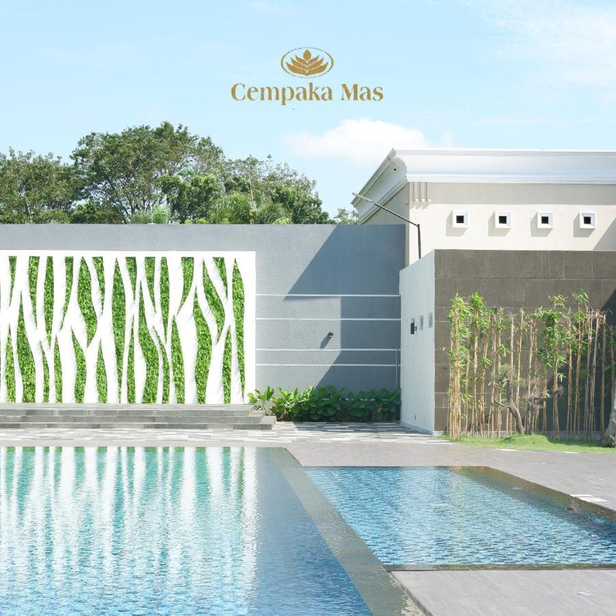 Cempaka Mas Hotel Jombang Exterior photo