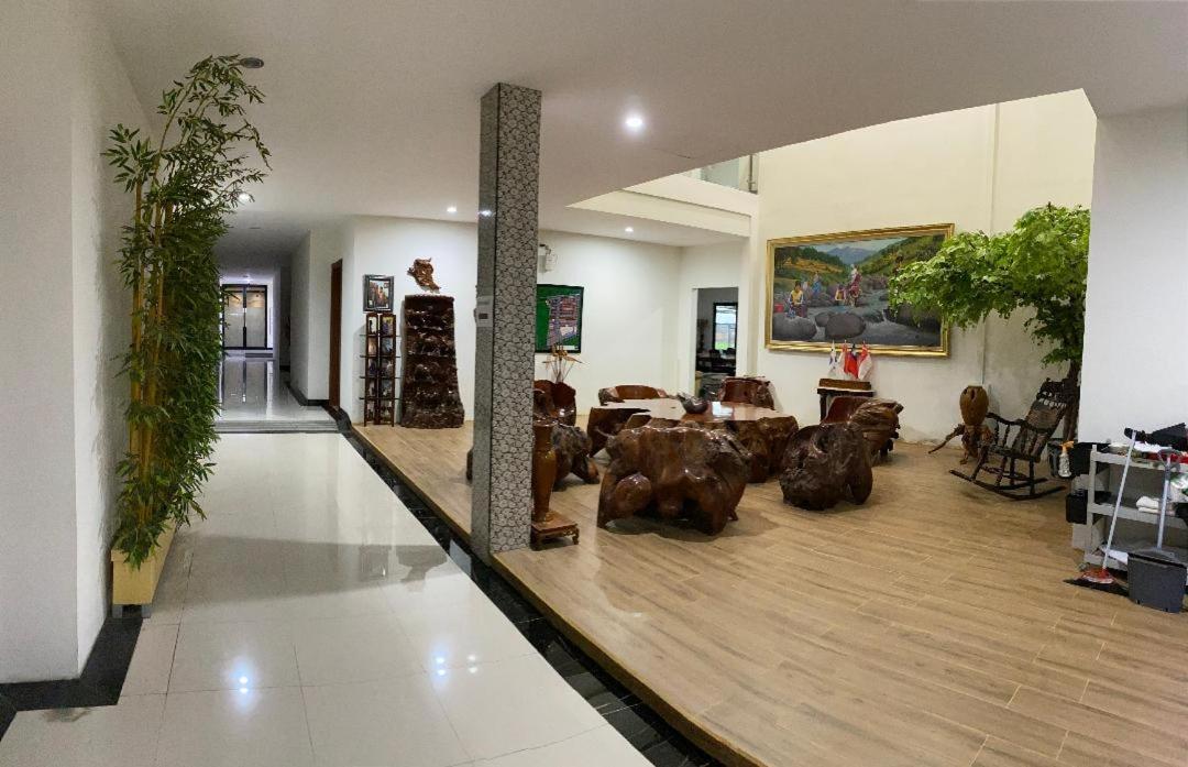 Cempaka Mas Hotel Jombang Exterior photo